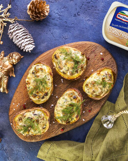 Картофель, запеченный с сырно-грибной начинкой